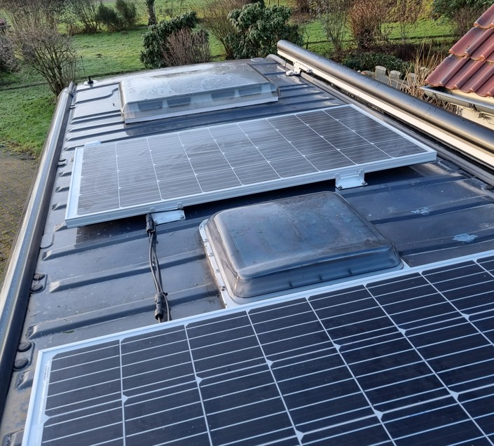 zonnepanelen camper installeren uitbesteden